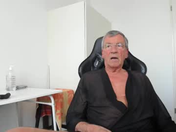 See 200gentleman online Now @ wank.ch