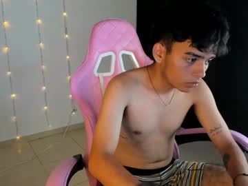 See Aangel18 online Now @ wank.ch