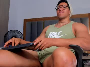 See Adambrocs1 online Now @ wank.ch