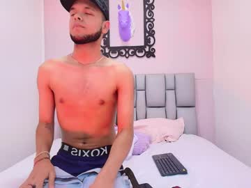 See Alex_huunter online Now @ wank.ch