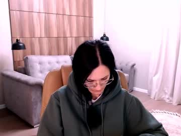 See Amazingeyes89 online Now @ wank.ch