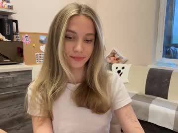 See Amy_chill online Now @ wank.ch