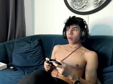 See Andrew_twink18 online Now @ wank.ch