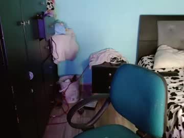 See Annie_rosse16 online Now @ wank.ch