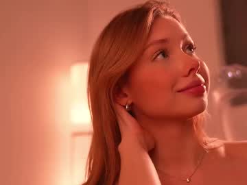 See April_blush online Now @ wank.ch