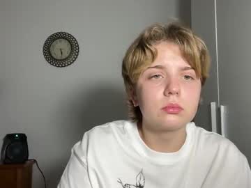 See Ari_crystal online Now @ wank.ch