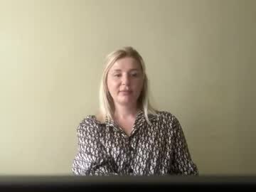 See Blondie_xoxoxo online Now @ wank.ch