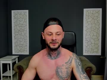 See Brianhunts online Now @ wank.ch