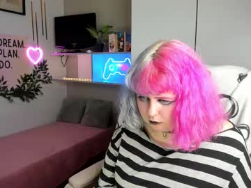 See Cherrybounce online Now @ wank.ch