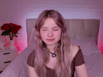 See Chloewells online Now @ wank.ch