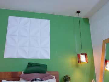 See Daddys_little_secrett online Now @ wank.ch