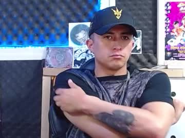 See Darko0717 online Now @ wank.ch