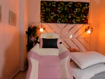 See Dollyboobsy online Now @ wank.ch