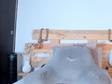 See Emmaellis online Now @ wank.ch