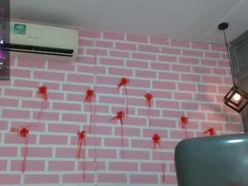 See Emy_0 online Now @ wank.ch