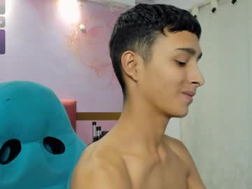 See Estyler_18 online Now @ wank.ch