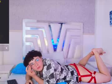 See Ethan_sinclair online Now @ wank.ch