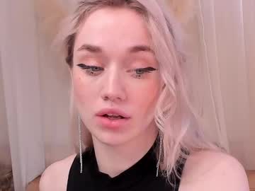 See Fancyamelia online Now @ wank.ch