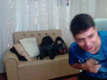 See Filipdaviex online Now @ wank.ch