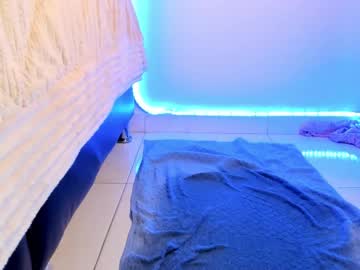 See Flylia_ online Now @ wank.ch