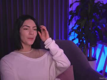 See Hollylinder_ online Now @ wank.ch