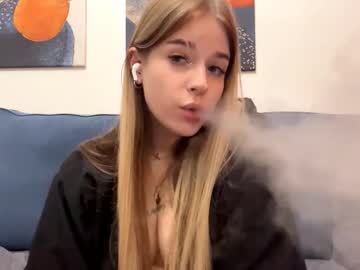 See Janniekeneipp online Now @ wank.ch