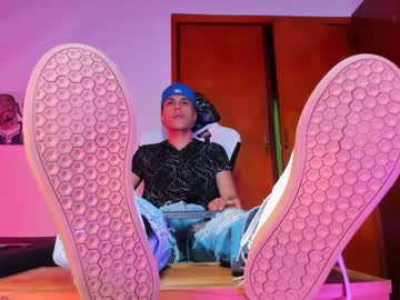 See Jeyden_camilo online Now @ wank.ch