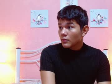 See Johan_fox1 online Now @ wank.ch
