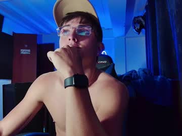 See Justin_trevor online Now @ wank.ch