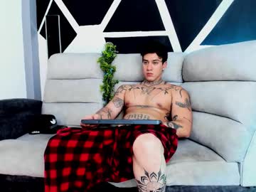 See Justinfuller_31 online Now @ wank.ch