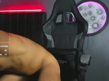 See Khriss_brown online Now @ wank.ch