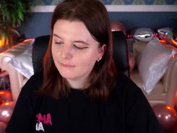 See Kristifoxy online Now @ wank.ch