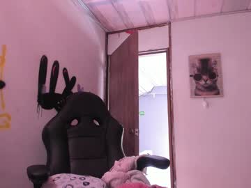 See Lalanaughty1 online Now @ wank.ch