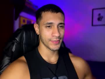 See Larry_jones online Now @ wank.ch