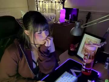 See Lavenderrzz19 online Now @ wank.ch