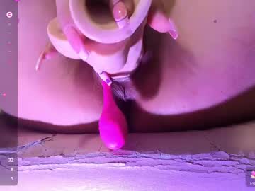 See Laylafoxy_tay online Now @ wank.ch