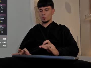See Liam_thunder online Now @ wank.ch