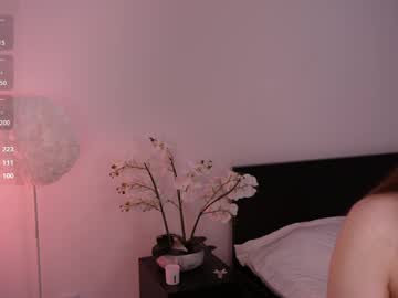 See Lilly_colins online Now @ wank.ch