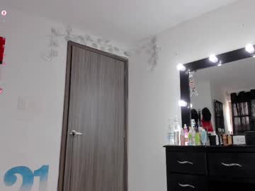 See Lips_sarasofia online Now @ wank.ch