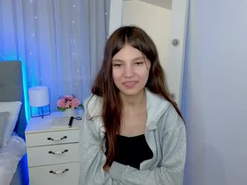 See Little__lunaa online Now @ wank.ch