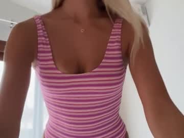 See Livslifee online Now @ wank.ch