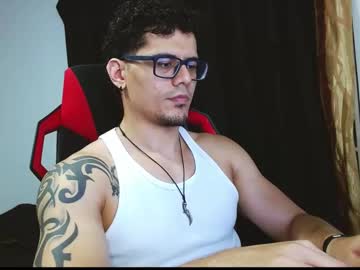 See Loganandrwz online Now @ wank.ch