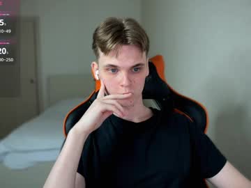 See Lucas_dany online Now @ wank.ch