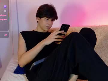 See Lui_x_dust online Now @ wank.ch