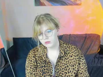 See Luna_c0ra online Now @ wank.ch