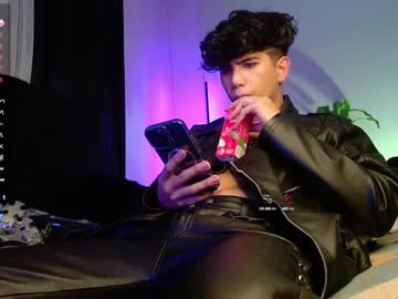 See Lylebennett_ online Now @ wank.ch