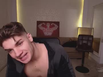 See Maxkaiden online Now @ wank.ch