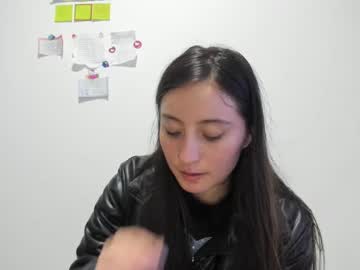 See Mia_kanee online Now @ wank.ch