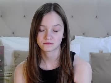 See Michelle_roux online Now @ wank.ch