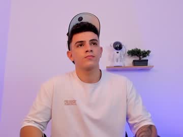 See Mikecooper_ online Now @ wank.ch